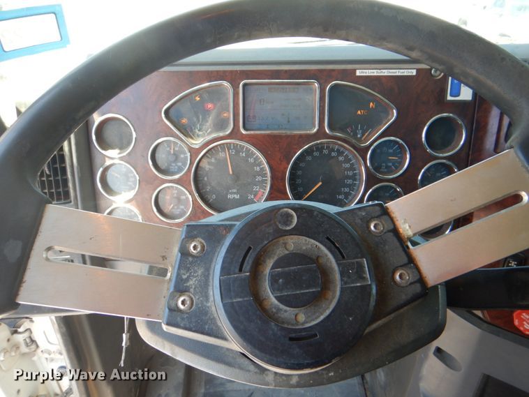 image for item DH7272 2015 Mack CHU613  semi truck