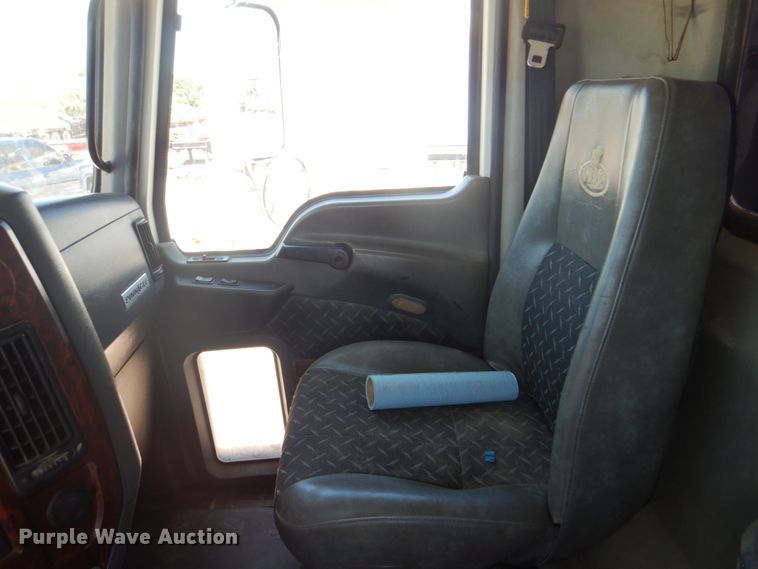 image for item DH7272 2015 Mack CHU613  semi truck