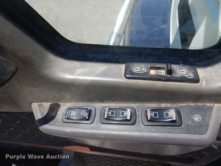 image for item DH7272 2015 Mack CHU613  semi truck