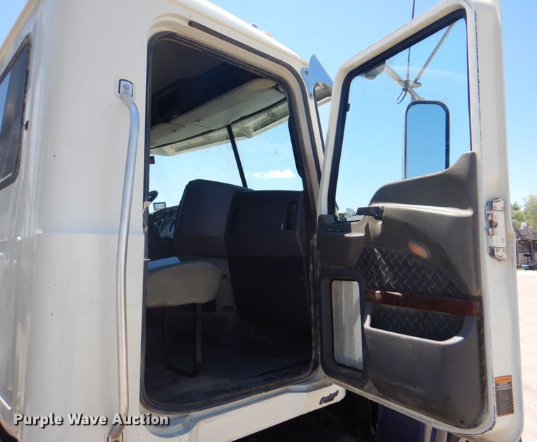 image for item DH7272 2015 Mack CHU613  semi truck