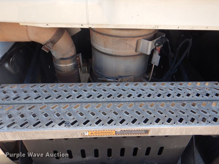 image for item DH7272 2015 Mack CHU613  semi truck