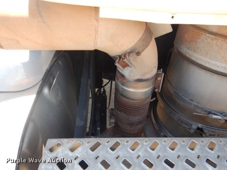 image for item DH7272 2015 Mack CHU613  semi truck