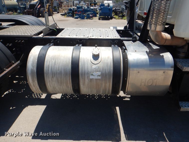 image for item DH7272 2015 Mack CHU613  semi truck