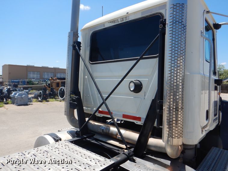 image for item DH7272 2015 Mack CHU613  semi truck