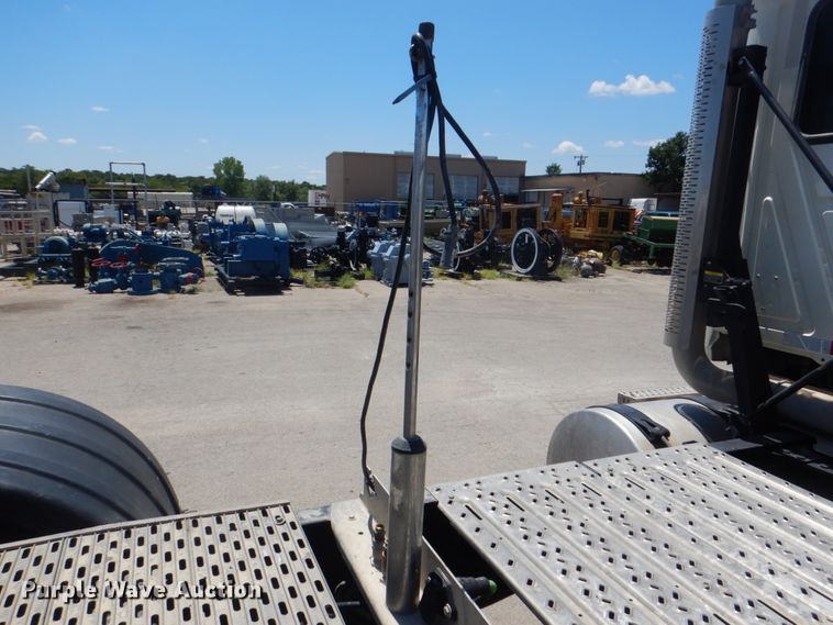 image for item DH7272 2015 Mack CHU613  semi truck