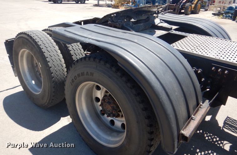 image for item DH7272 2015 Mack CHU613  semi truck