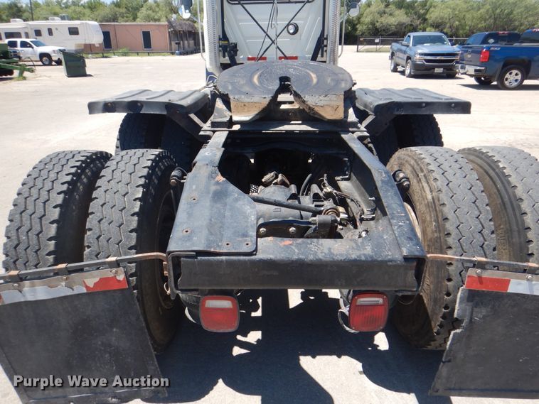 image for item DH7272 2015 Mack CHU613  semi truck