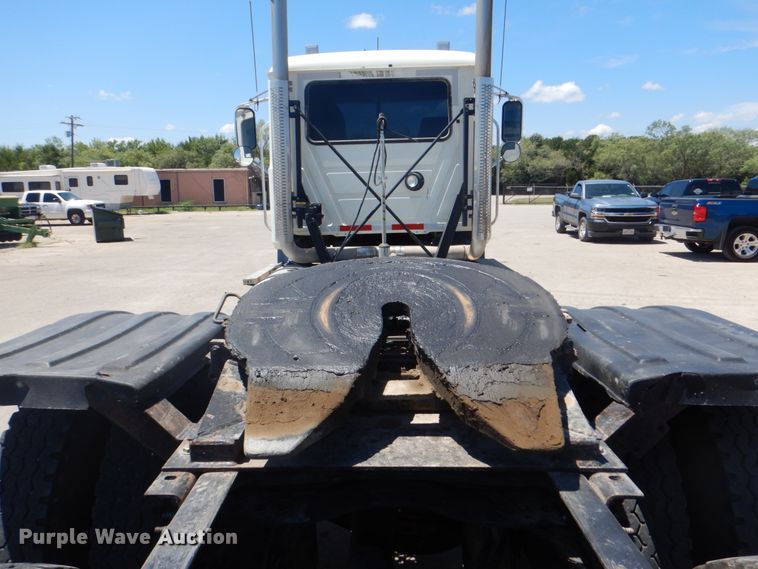 image for item DH7272 2015 Mack CHU613  semi truck