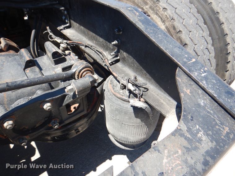 image for item DH7272 2015 Mack CHU613  semi truck