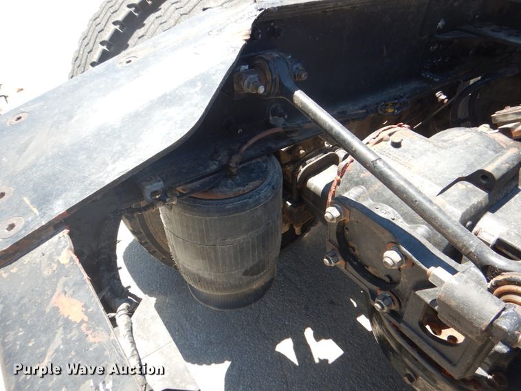 image for item DH7272 2015 Mack CHU613  semi truck