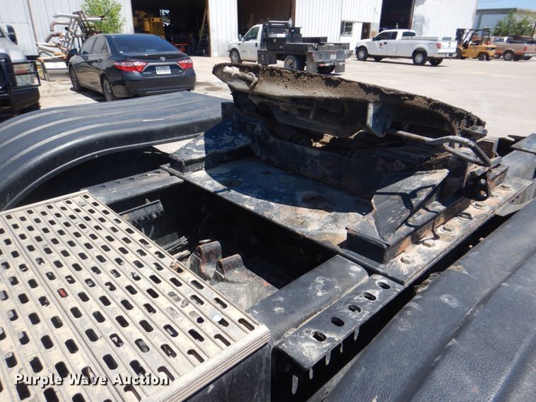 image for item DH7272 2015 Mack CHU613  semi truck