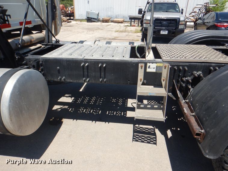 image for item DH7272 2015 Mack CHU613  semi truck