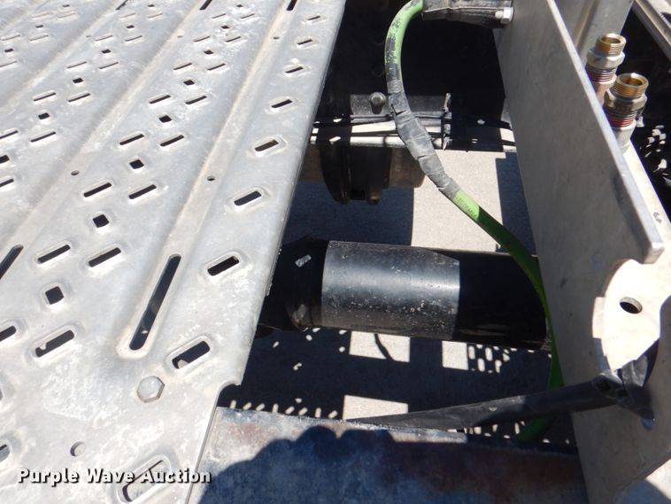 image for item DH7272 2015 Mack CHU613  semi truck