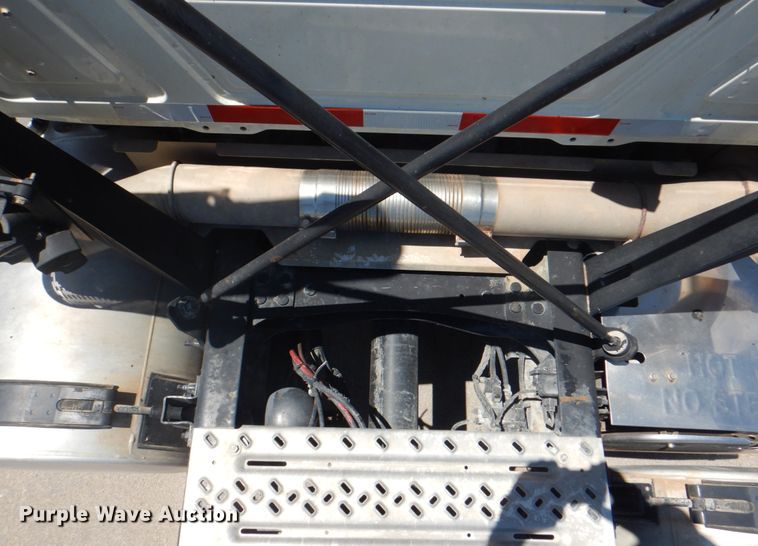 image for item DH7272 2015 Mack CHU613  semi truck