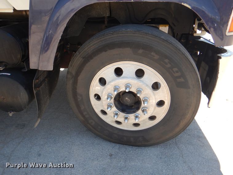 image for item DH7272 2015 Mack CHU613  semi truck