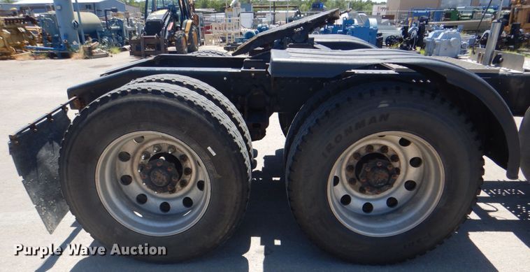 image for item DH7272 2015 Mack CHU613  semi truck