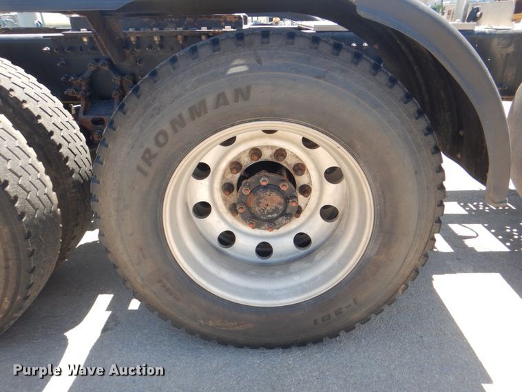 image for item DH7272 2015 Mack CHU613  semi truck