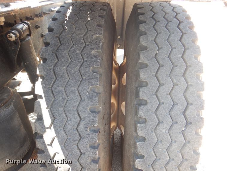 image for item DH7272 2015 Mack CHU613  semi truck