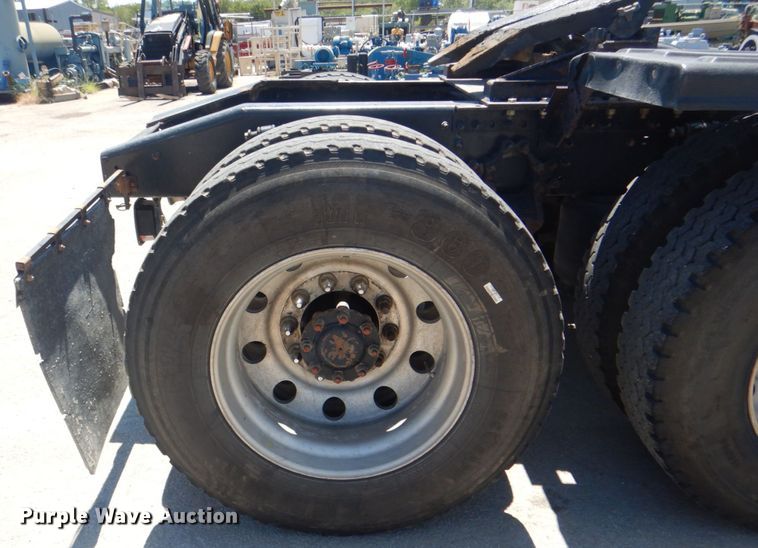 image for item DH7272 2015 Mack CHU613  semi truck