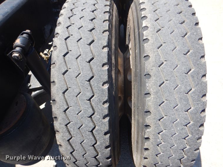 image for item DH7272 2015 Mack CHU613  semi truck