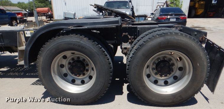 image for item DH7272 2015 Mack CHU613  semi truck