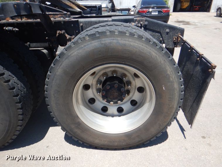 image for item DH7272 2015 Mack CHU613  semi truck