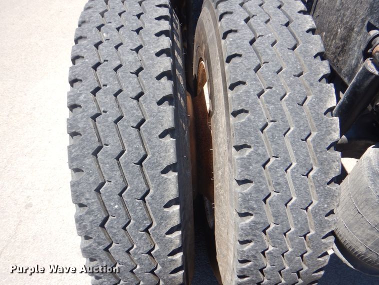 image for item DH7272 2015 Mack CHU613  semi truck