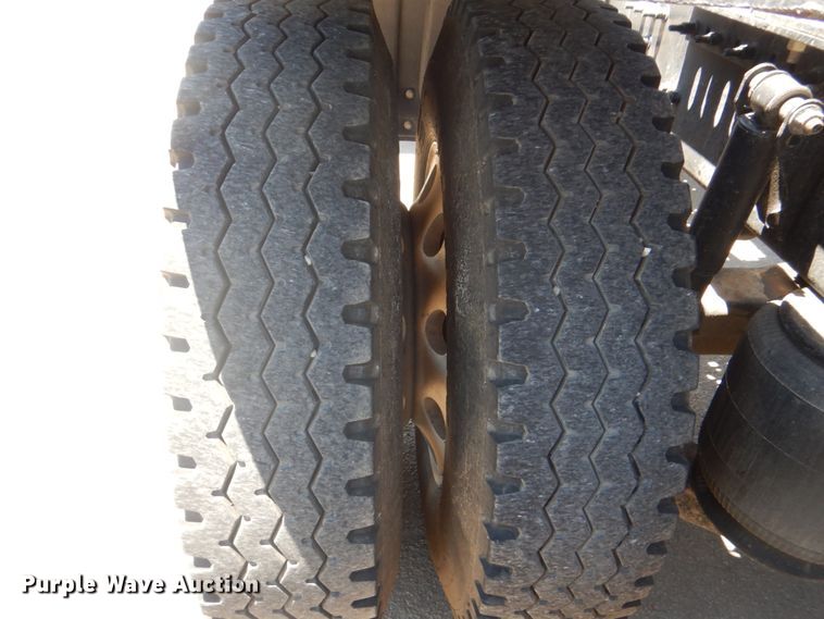 image for item DH7272 2015 Mack CHU613  semi truck