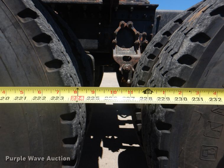 image for item DH7272 2015 Mack CHU613  semi truck