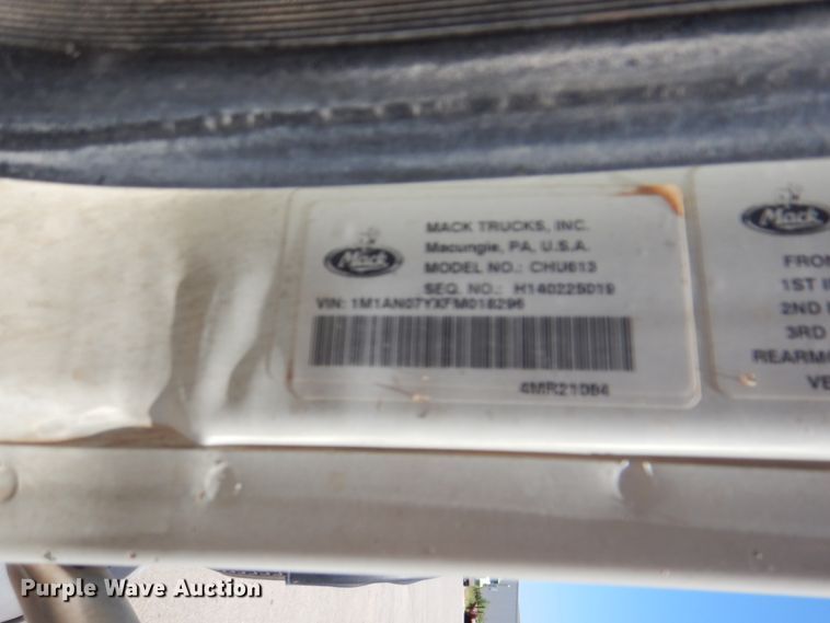 image for item DH7272 2015 Mack CHU613  semi truck