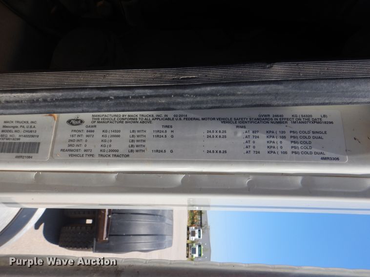 image for item DH7272 2015 Mack CHU613  semi truck