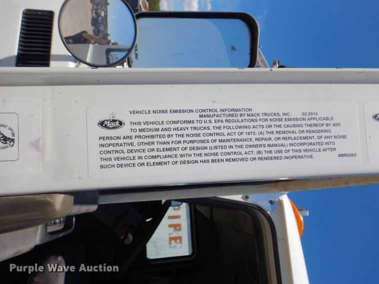 image for item DH7272 2015 Mack CHU613  semi truck