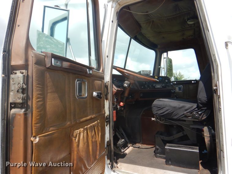 image for item DH7275 1980 White Road Boss  rollback truck