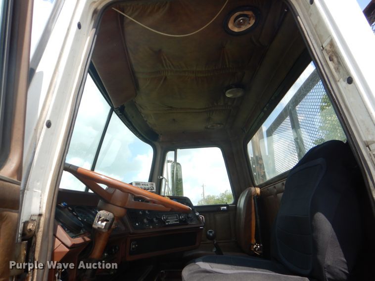 image for item DH7275 1980 White Road Boss  rollback truck