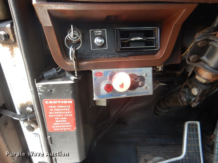 image for item DH7275 1980 White Road Boss  rollback truck