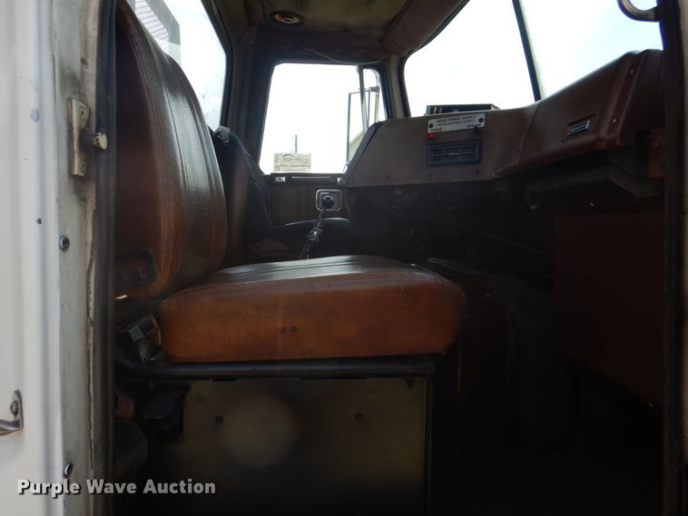 image for item DH7275 1980 White Road Boss  rollback truck