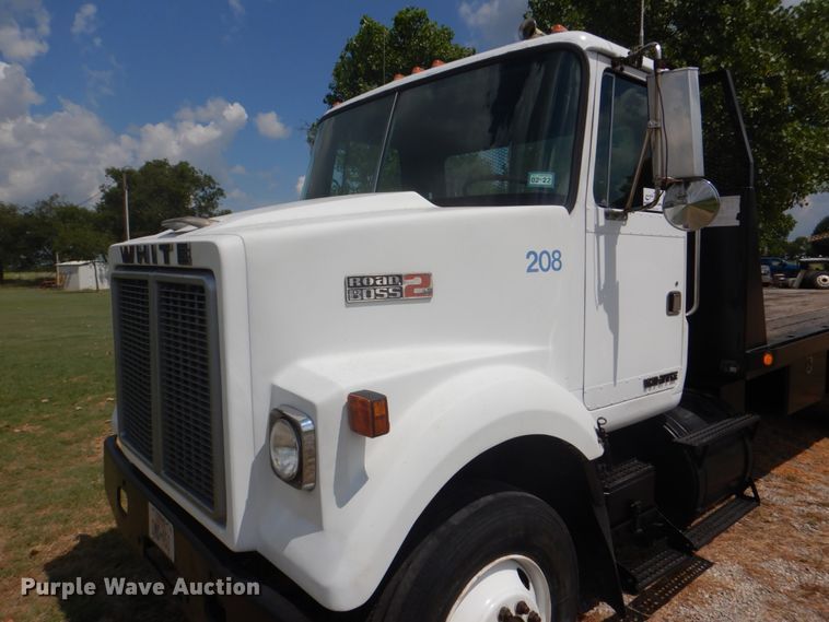 image for item DH7275 1980 White Road Boss  rollback truck