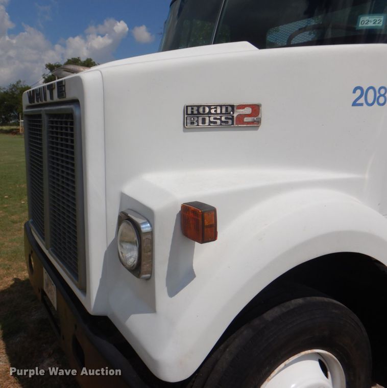 image for item DH7275 1980 White Road Boss  rollback truck