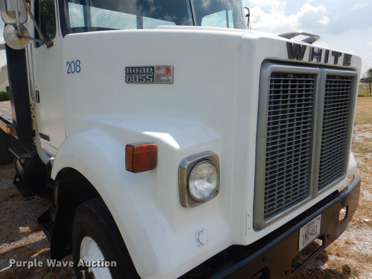 image for item DH7275 1980 White Road Boss  rollback truck