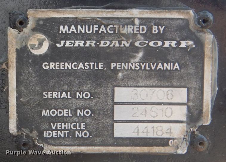 image for item DH7275 1980 White Road Boss  rollback truck