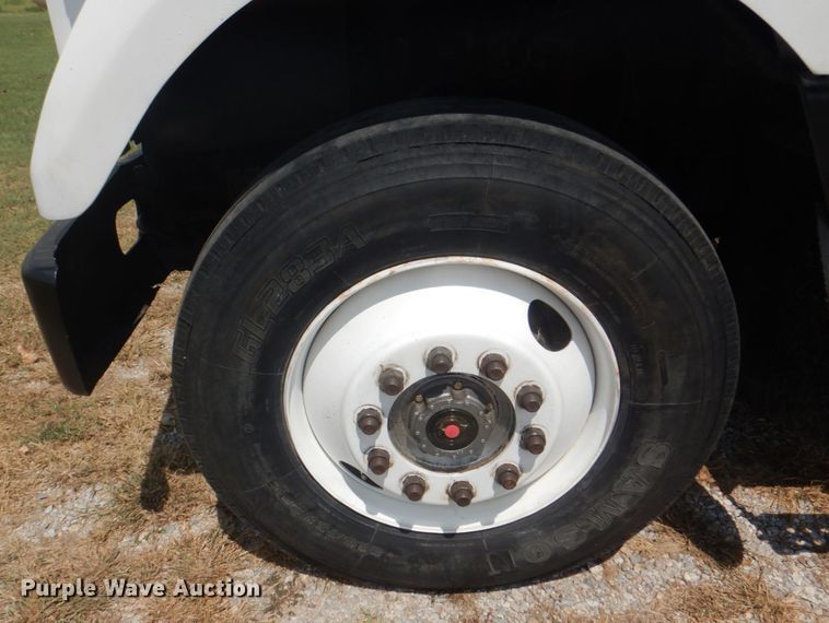 image for item DH7275 1980 White Road Boss  rollback truck