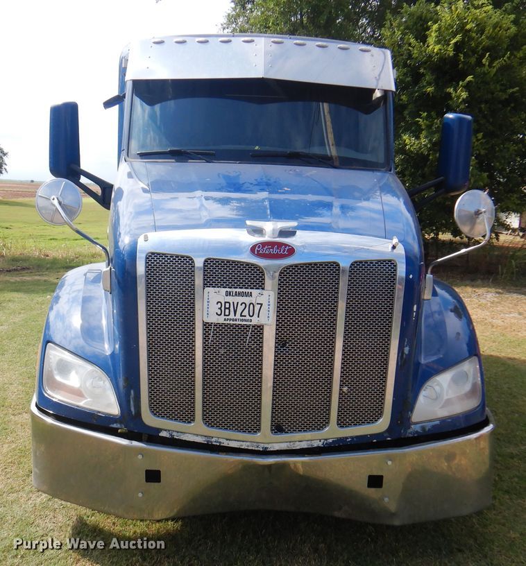 image for item DK8166 2014 Peterbilt 579  semi truck