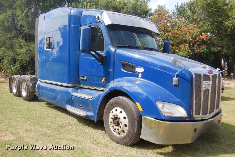 image for item DK8166 2014 Peterbilt 579  semi truck