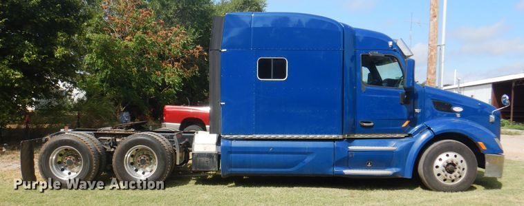 image for item DK8166 2014 Peterbilt 579  semi truck