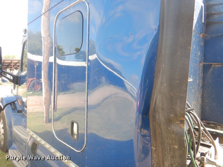 image for item DK8166 2014 Peterbilt 579  semi truck