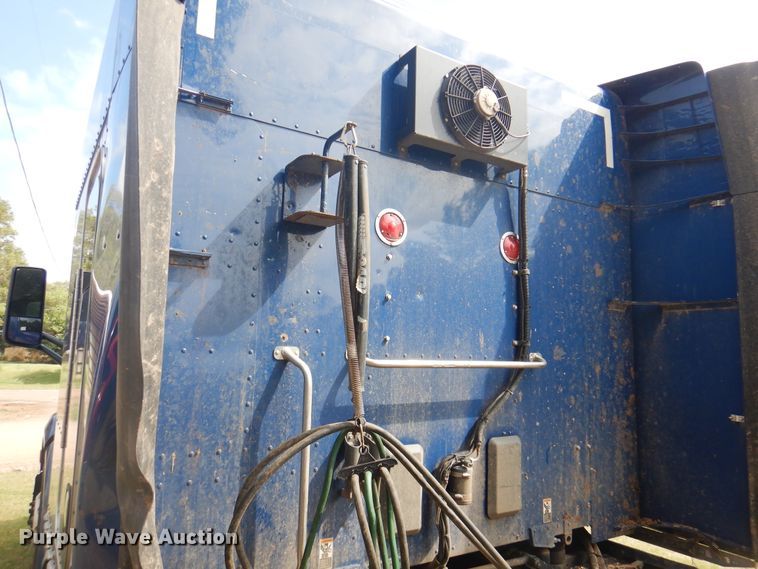 image for item DK8166 2014 Peterbilt 579  semi truck