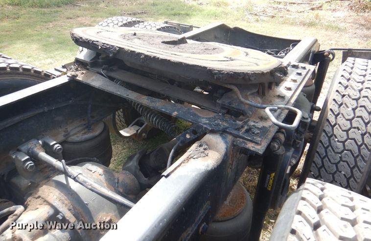 image for item DK8166 2014 Peterbilt 579  semi truck