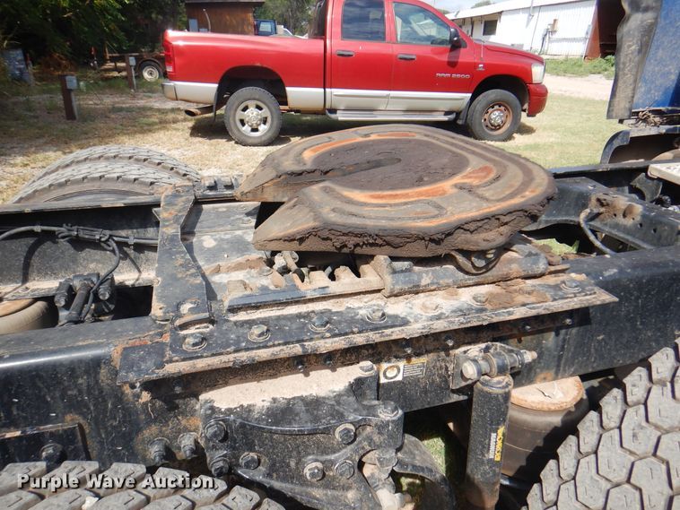 image for item DK8166 2014 Peterbilt 579  semi truck