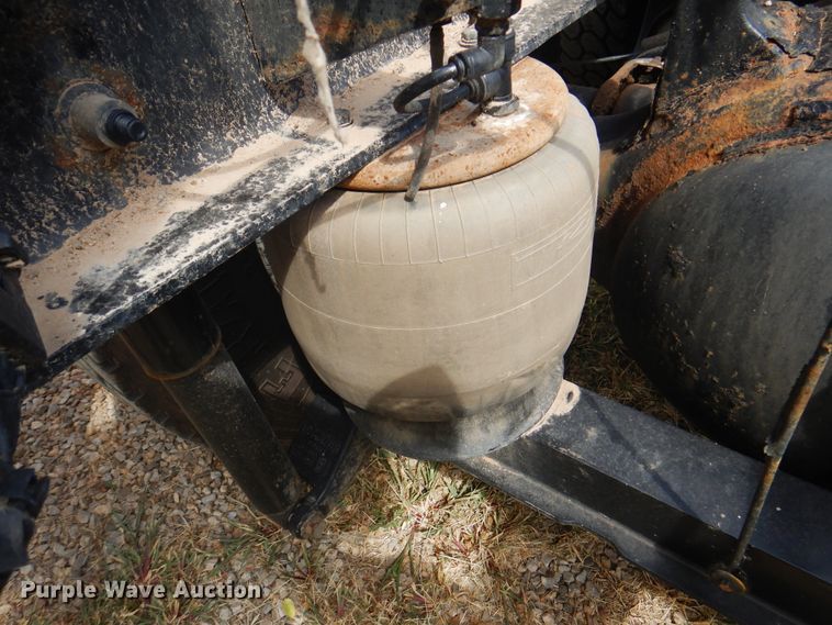 image for item DK8166 2014 Peterbilt 579  semi truck