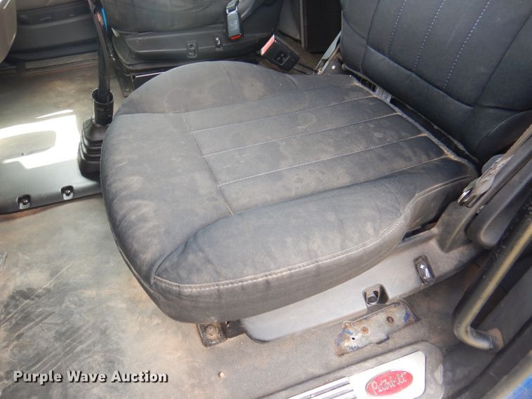 image for item DK8166 2014 Peterbilt 579  semi truck